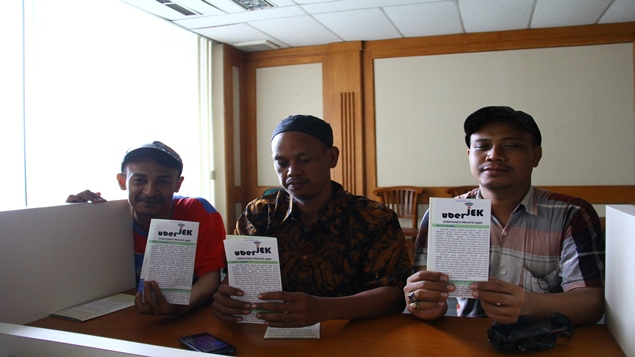 UberJEK Layanan Booking Ojek dengan Tes Bau Ketiak untuk Calon Rider UberJEK Layanan Booking Ojek dengan Tes Bau Ketiak untuk Calon Rider