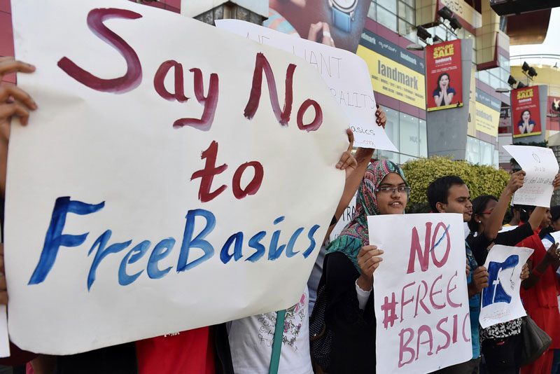 Demonstrasi penolakan Free Basics di India | Image