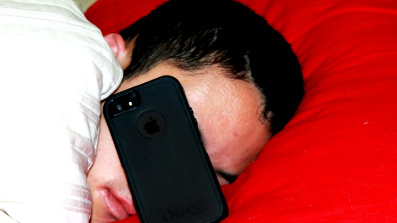 Smartphone Saat Tidur | Ilustrasi