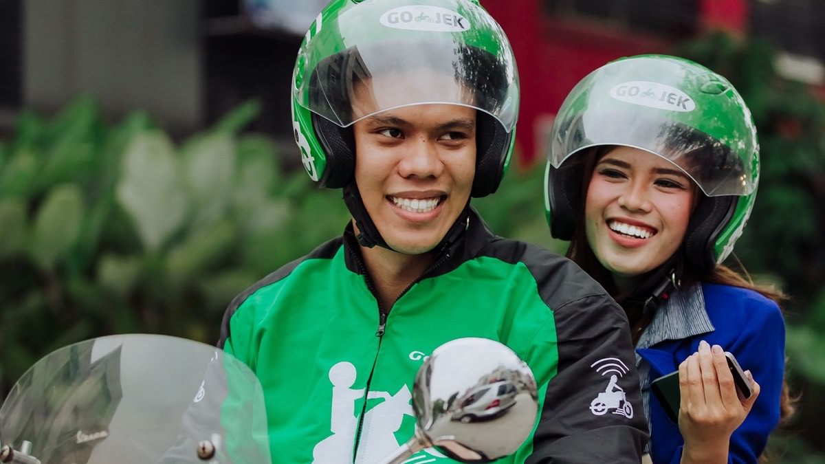 GO-JEK Driver and Passenger | Featured