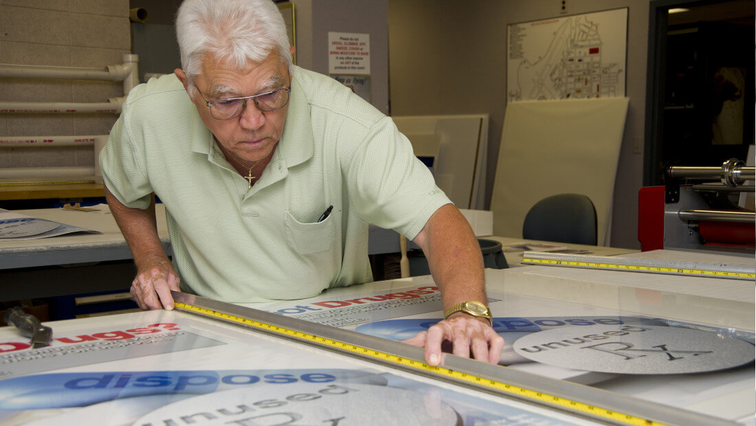 Senior Employee | Photo 1